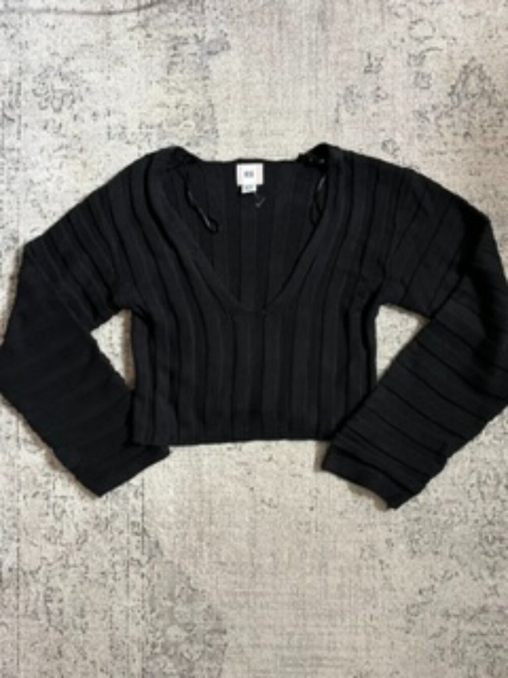 🧡3/$15 BDG Black Ribbed V-Neck Cropped Sweater M